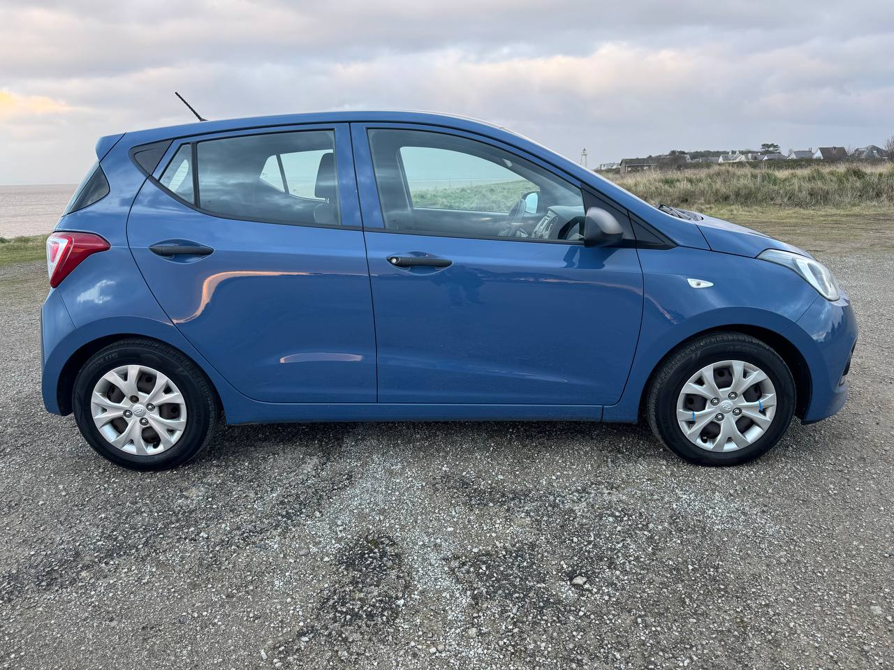 
								Hyundai i10 1.0 S full									