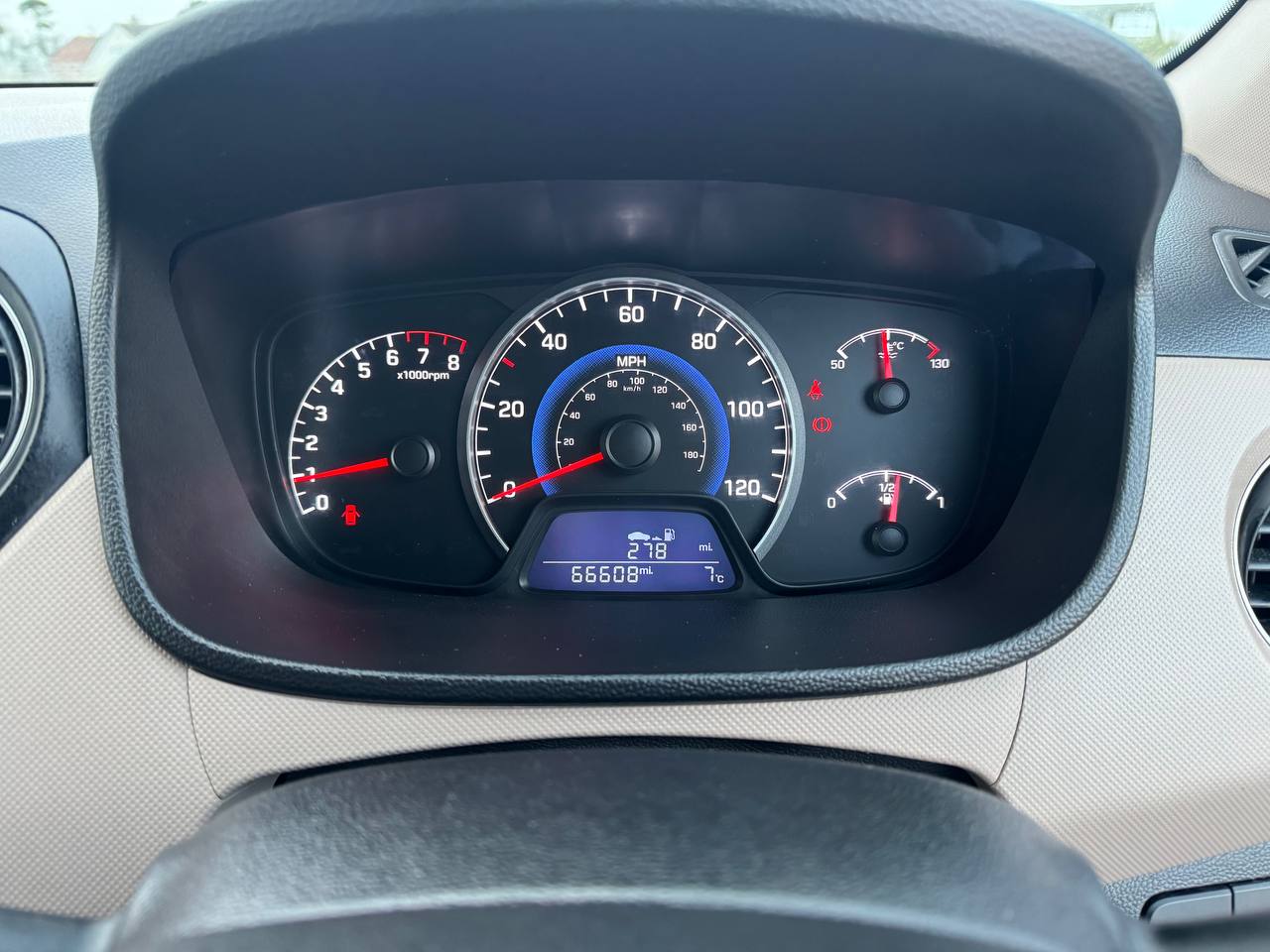 
								Hyundai i10 1.0 S full									