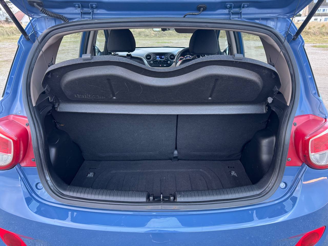 
								Hyundai i10 1.0 S full									