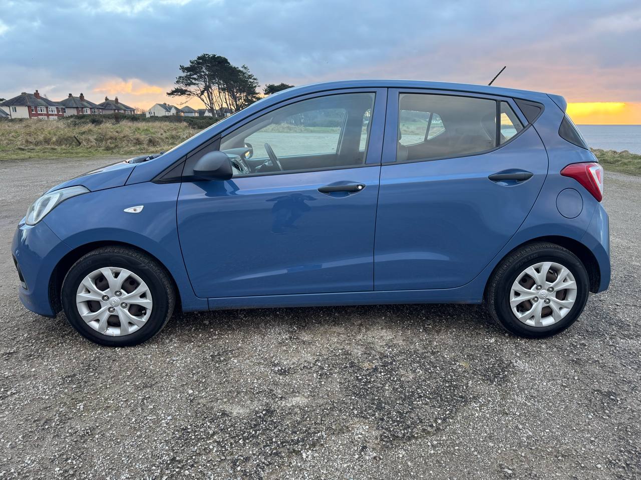 
								Hyundai i10 1.0 S full									