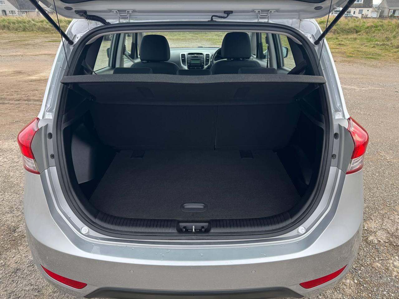
								Hyundai ix20 1.4 Active full									