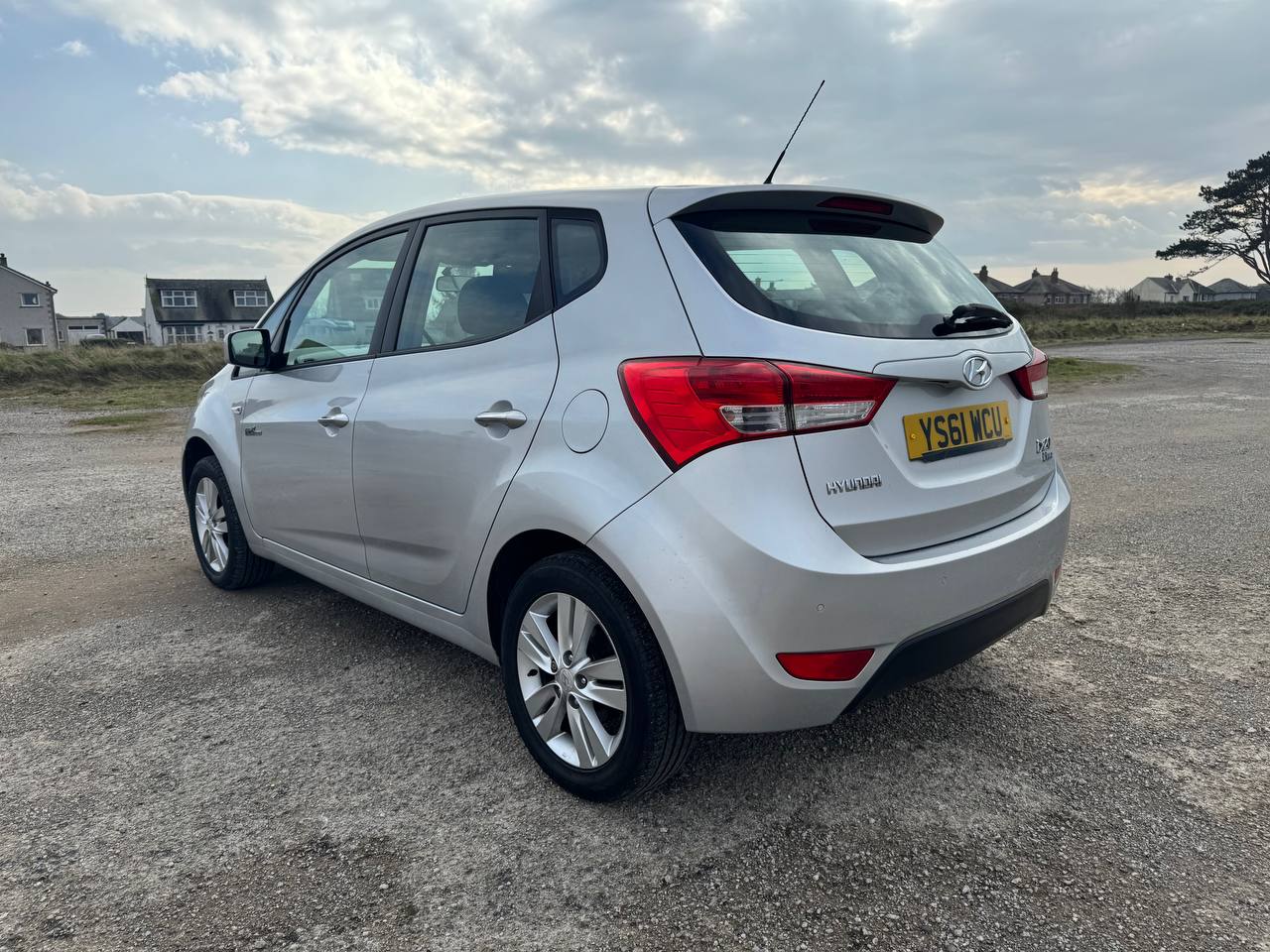 
								Hyundai ix20 1.4 Active full									